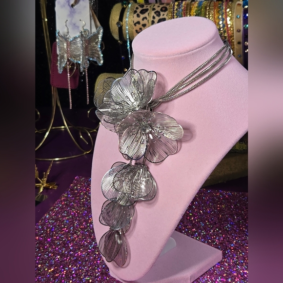 SOLD!!!STUNNING STATEMENT NECKLACE - Picture 4 of 8